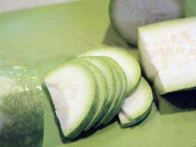 Cách làm bầu ngâm chua để dành nấu canh, kho thịt - 2