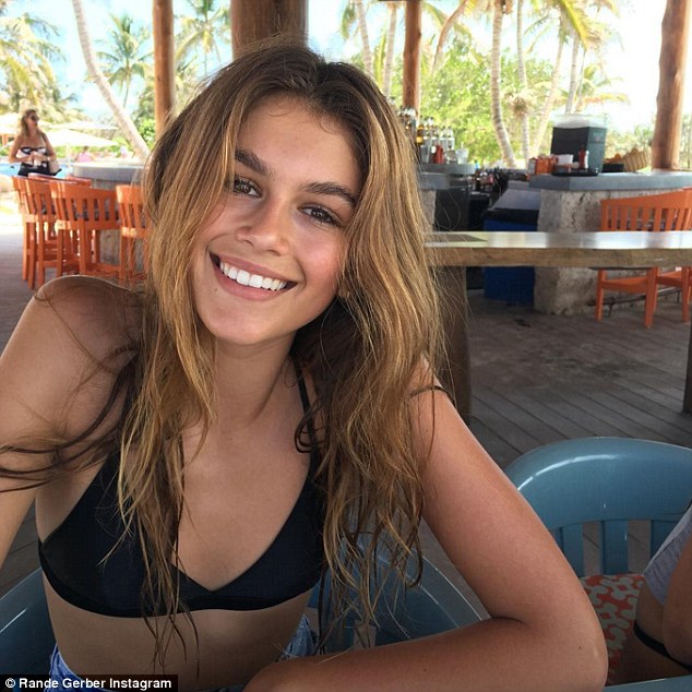 Con gái 15 tuổi của Cindy Crawford phổng phao khó tin - 9