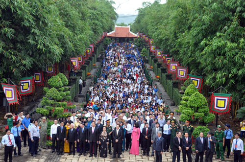 Hàng nghìn người đội nắng dự lễ giỗ Tổ trên đất Sài Gòn - 7