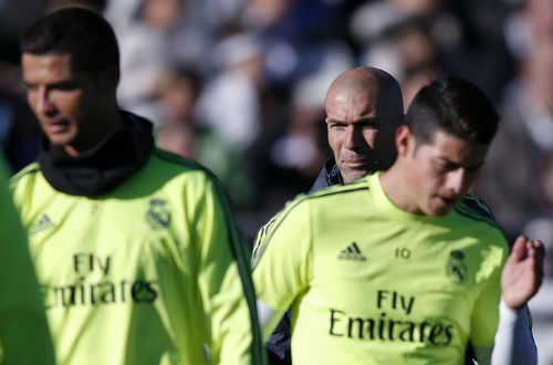 Real đá derby Madrid: &#34;Rối trong, loạn ngoài&#34; đau đầu Zidane - 1
