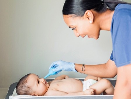 Trẻ nhỏ bị chảy nhiều nước mắt là bệnh gì? - 1