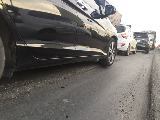 Khiếp đảm nhìn mặt đường như “ruộng bậc thang” trên QL1 - 5