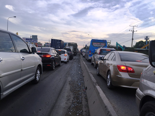 Khiếp đảm nhìn mặt đường như “ruộng bậc thang” trên QL1 - 6