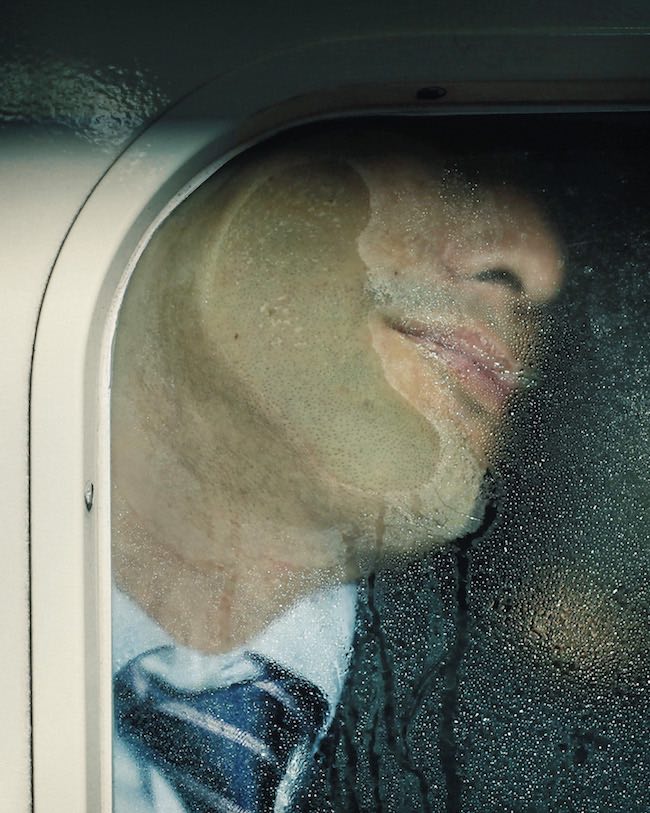 Người Nhật làm điều này trên tàu điện nhiều nhất thế giới - 4