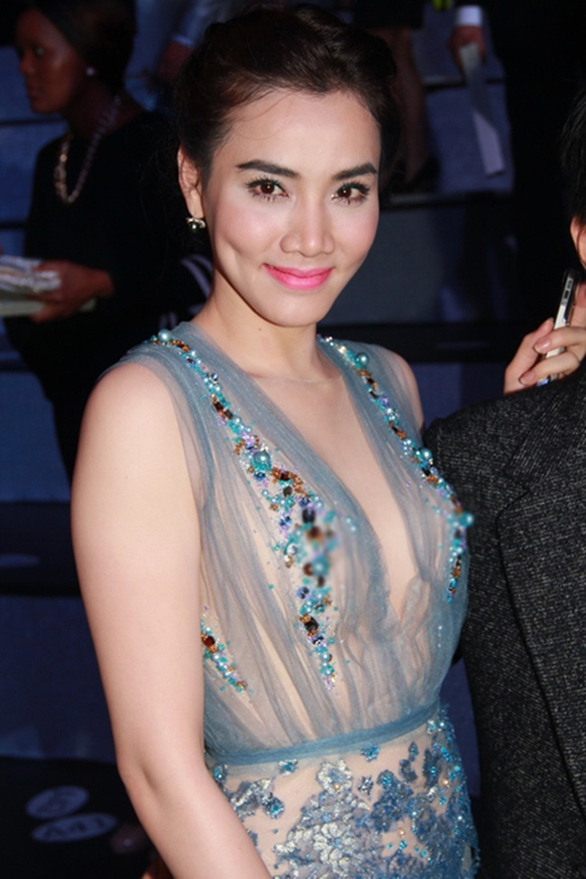 Người đẹp Trang Nhung nổi lên từ nghề người mẫu, sau lấn sân sang lĩnh vực diễn xuất. Cô cũng là một trong những chân dài táo bạo trên thảm đỏ Việt. Sau khi lấy chồng sinh con, nữ diễn viên đã trở lại màn ảnh nhưng vẫn dành thời gian nhiều hơn cho gia đình.