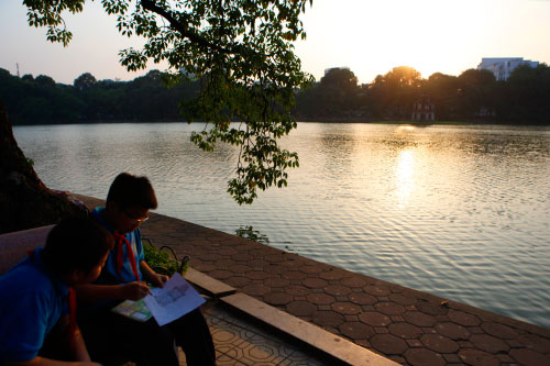 Bắc Bộ nắng nóng trên 36 độ C, Nam Bộ mưa rào dịp cuối tuần - 1