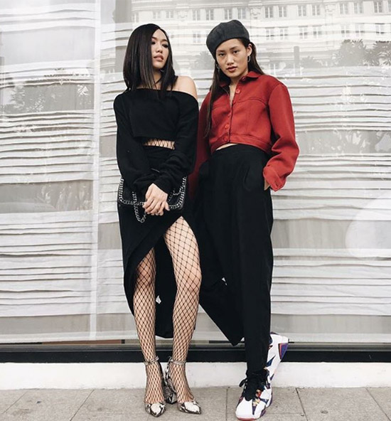 Thủy Top, Chi Pu diện tất lưới phô diễn từng cm nóng rực - 4