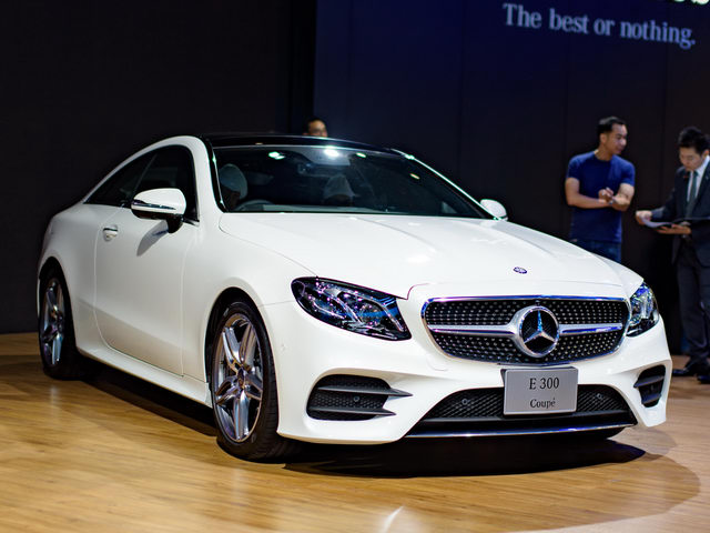 Mercedes E-Class Coupe giá 2,6 tỷ đồng đẹp mê hoặc - 1