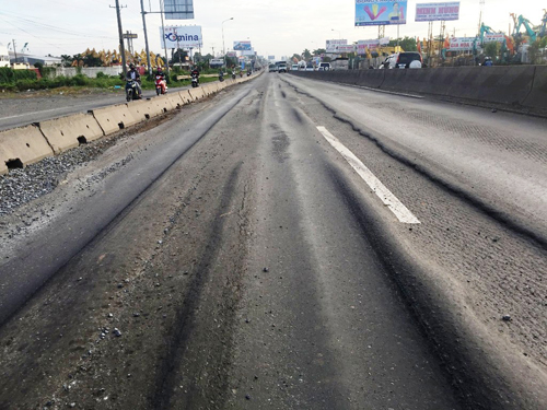 Kỳ lạ đoạn đường ô tô chạy qua, bánh không chạm đất - 2