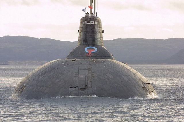 Nga điều tàu ngầm to nhất thế giới ra &#34;bể bơi của NATO&#34; - 1