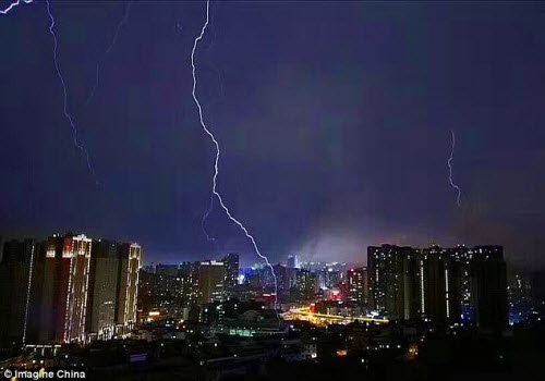 Mưa đá to khủng khiếp ở Trung Quốc - 3