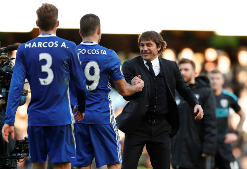 Tin HOT bóng đá tối 8/4: Luke Shaw tố bị Mourinho “bỏ đói” - 2