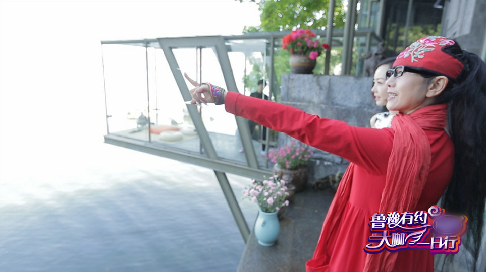 Choáng ngợp biệt thự của "ác nữ" đẹp nhất màn ảnh - 1