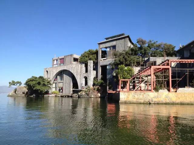 Choáng ngợp biệt thự của "ác nữ" đẹp nhất màn ảnh - 4