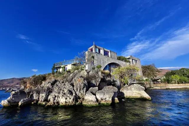 Choáng ngợp biệt thự của "ác nữ" đẹp nhất màn ảnh - 9