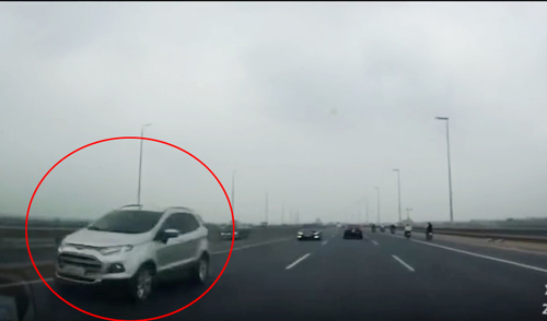 Nữ tài xế ô tô khai lý do chạy ngược chiều trên cầu Nhật Tân - 1