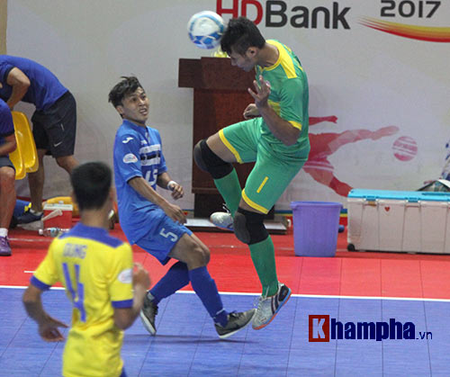 Người đẹp tròn mắt xem người hùng Futsal World Cup đọ sức - 4