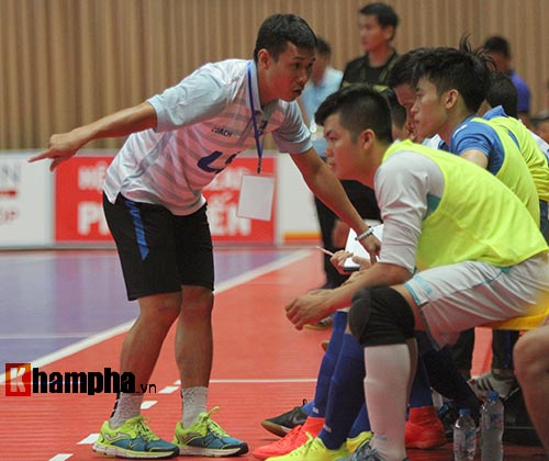 Người đẹp tròn mắt xem người hùng Futsal World Cup đọ sức - 6