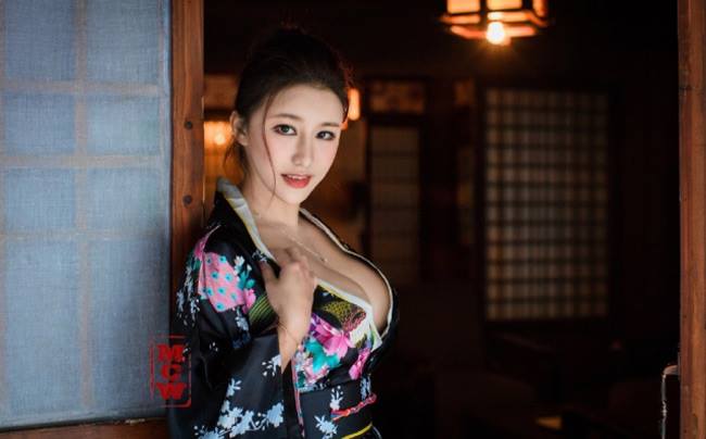 Dù đã phủ nhận mối quan hệ yêu đương nhưng việc mẫu nữ 9X xinh đẹp này luôn kề bên tài tử họ Từ khiến người ngoài cuộc cũng nảy sinh nghi ngờ.