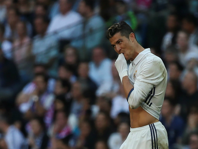 Ronaldo tịt ngòi: Real & âm mưu lật đổ 