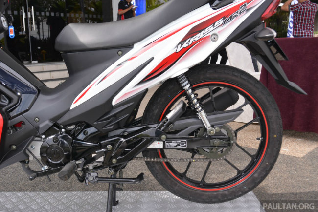 Nhiên liệu cung cấp cho MR2 được chứa trong bình xăng 4,5 lít đặt dưới yên xe.