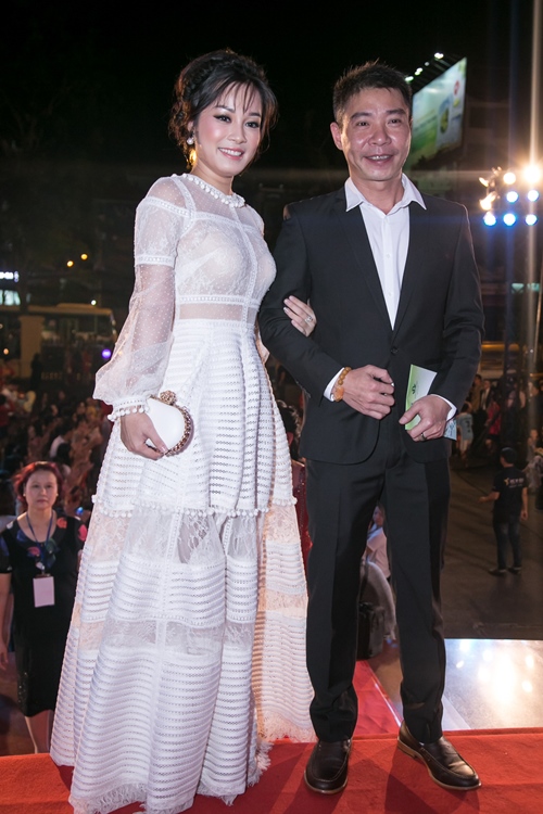 Minh Hằng, Quỳnh Chi hút mọi ánh nhìn trong đêm - 11