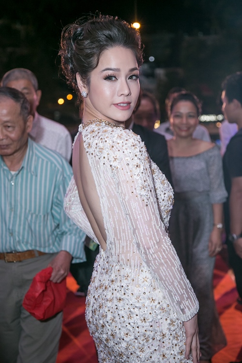 Minh Hằng, Quỳnh Chi hút mọi ánh nhìn trong đêm - 9