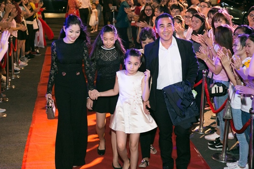 Minh Hằng, Quỳnh Chi hút mọi ánh nhìn trong đêm - 9