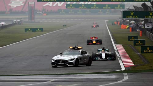 F1, khốc liệt Chinese GP: 5 xe bỏ cuộc, 8 người bị bắt vòng - 1