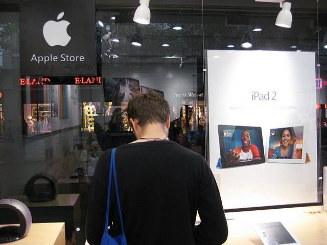 Apple đang “xử” các cửa hàng xách tay tại Việt Nam?