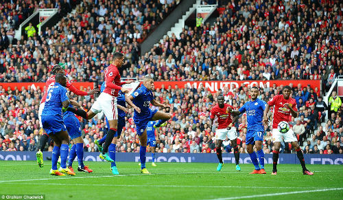 Mourinho điên đầu vì hàng thủ MU… không biết ghi bàn - 2