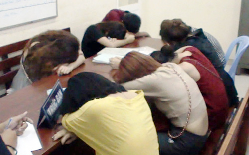 HOT nhất ngày: Cô gái xinh đẹp bỗng hóa bà lão, hình thù “kỳ dị” - 6