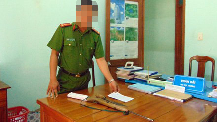 Nã súng vào bò của hàng xóm rồi xẻ thịt đem bán - 1