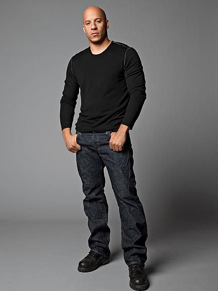 Sao cơ bắp Vin Dielse mặc váy xòe khiến bao người "hoảng hốt" - 7