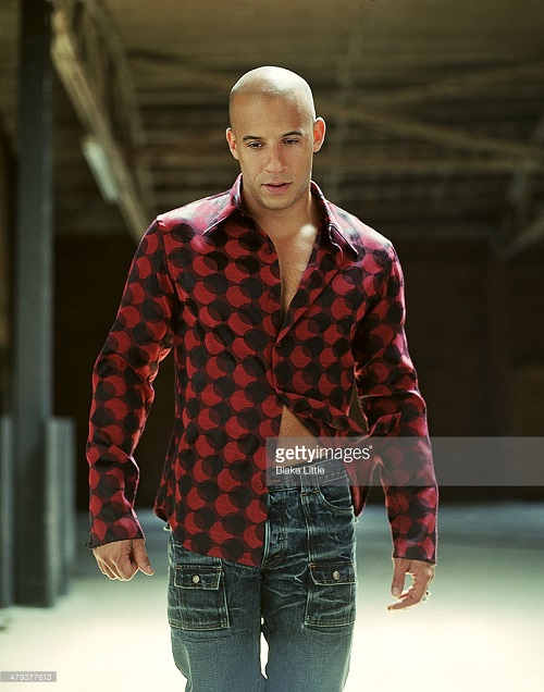 Sao cơ bắp Vin Dielse mặc váy xòe khiến bao người "hoảng hốt" - 12