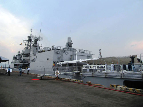 Tàu Hải quân Hoàng gia New Zealand cập cảng Tiên Sa thăm Đà Nẵng - 1