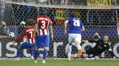 Griezmann 100 triệu euro kiếm penalty tưởng tượng, Leicester nổi đóa - 3