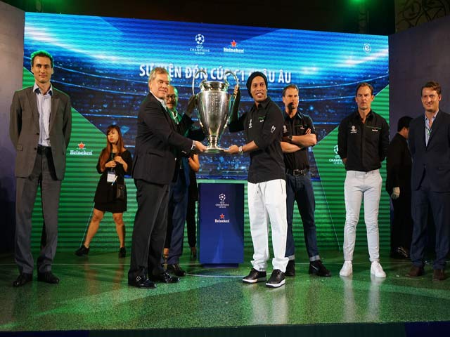 Ronaldinho giao lưu ở VN: Barca sẽ gây sốc cúp C1