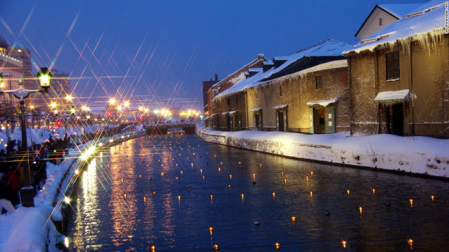 Lễ hội đèn lồng và tuyết diễn ra hằng năm tại thành phố Hokkaido.
