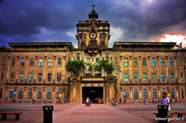 2. Đại học Santo Tomas, Philippines được xây dựng ở trung tâm Thủ đô Malina, Philippines, Santo Tomas là ngôi trường đại học lâu đời nhất châu Á.