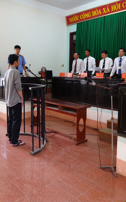 Bị cáo bất ngờ nhận tội, tòa vẫn trả hồ sơ lần thứ 7 - 2