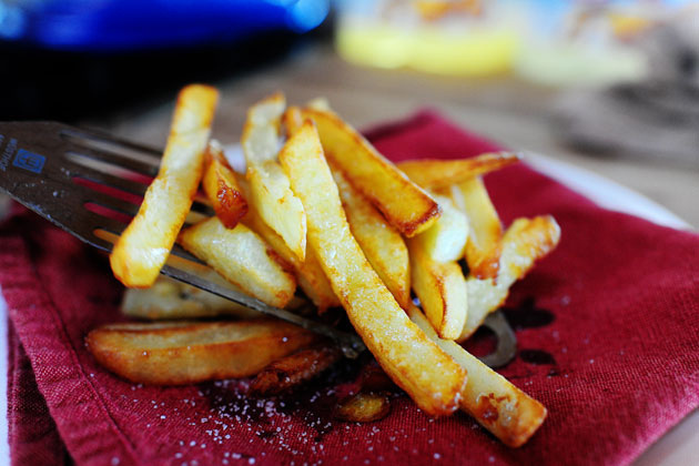 Tuyệt chiêu làm khoai tây chiên giòn mềm, ngon hơn ngoài hàng - 8