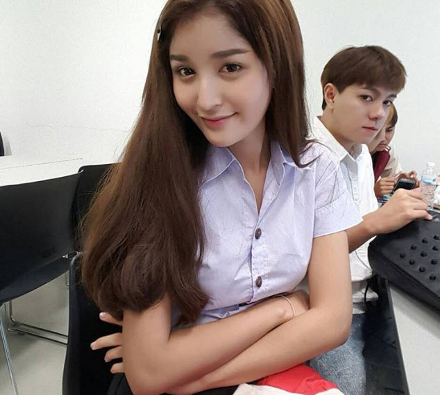 Anh lính nào chịu được khi chân dài này đòi ở chung phòng? - 8