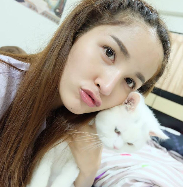 Anh lính nào chịu được khi chân dài này đòi ở chung phòng? - 11