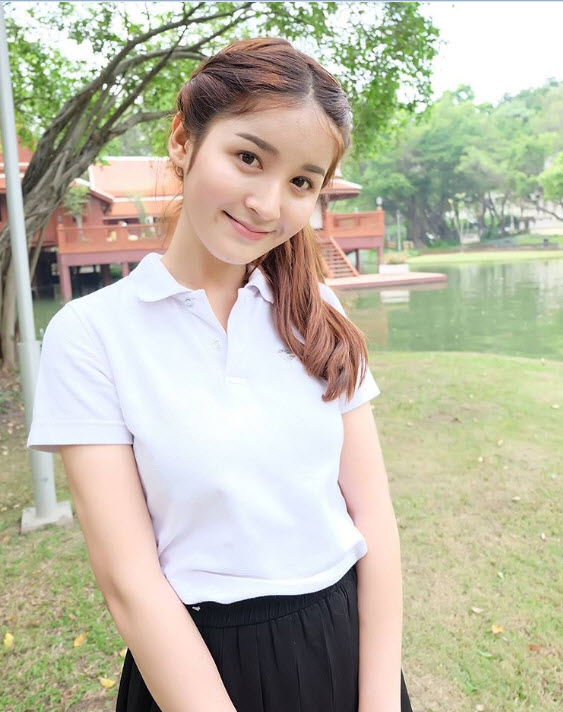 Anh lính nào chịu được khi chân dài này đòi ở chung phòng? - 2