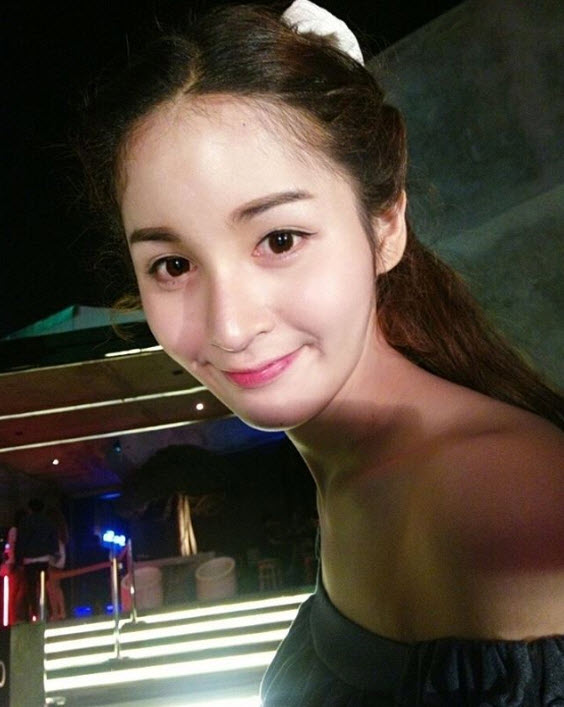 Anh lính nào chịu được khi chân dài này đòi ở chung phòng? - 9