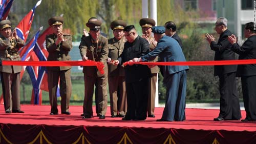 Kim Jong-un mời báo Mỹ xem thứ mạnh như &#34;100 bom hạt nhân&#34; - 5