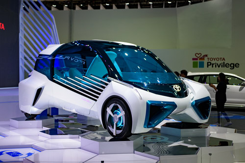Toyota FCV Plus: Ô tô kiêm nguồn cấp điện dân dụng - 1