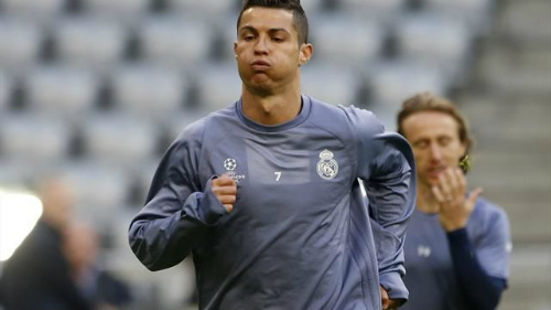 Nóng: Ronaldo bị tố cưỡng bức gái trẻ, &#34;à ơi&#34; MC quyến rũ - 1