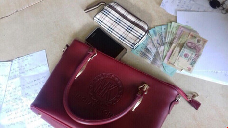 Bị dí tới cùng, cướp vung dao chém đặc nhiệm tới tấp - 3